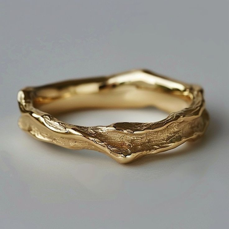 Encanto – Anillo Forjado de Oro