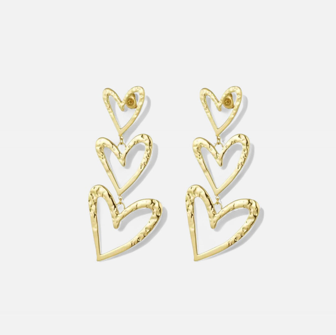 Triple Heart – Pendientes largos dorados con corazones