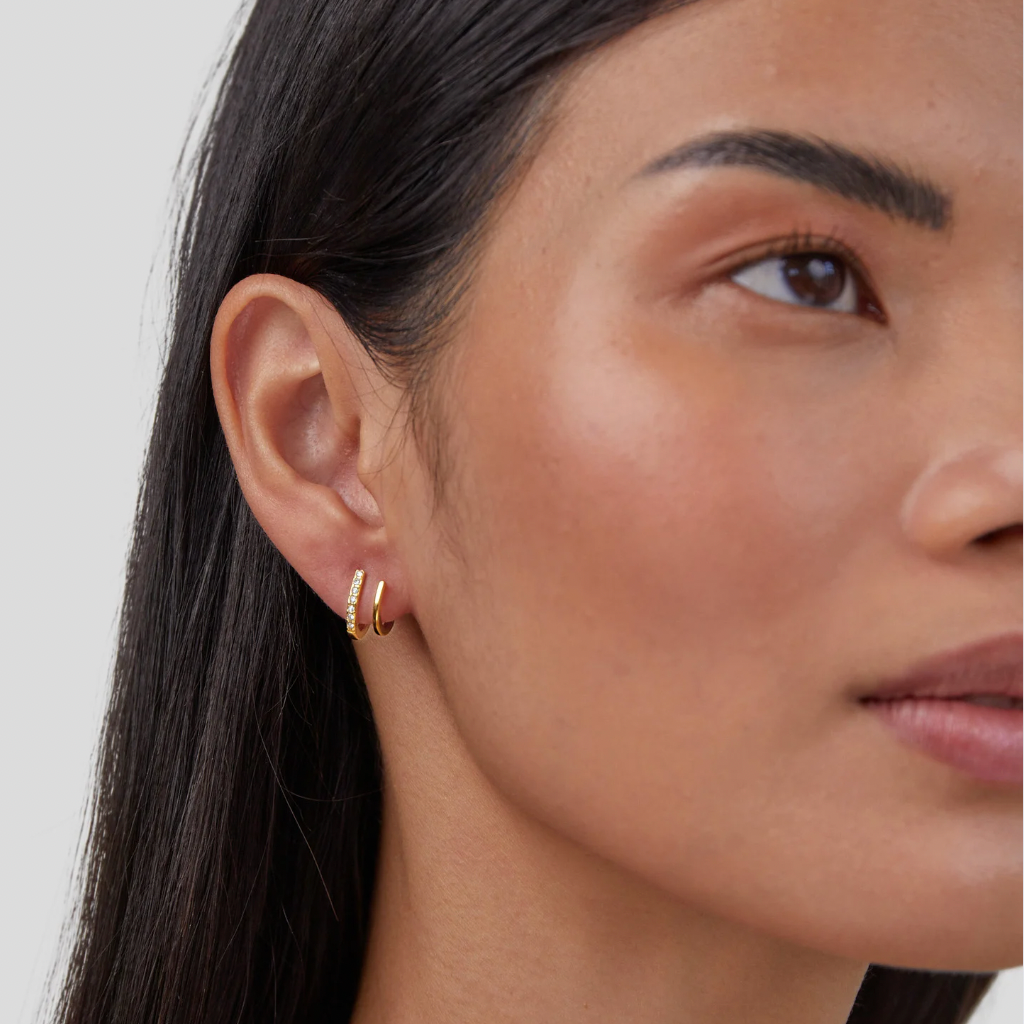 Pendientes garra – Oro y cristales brillantes