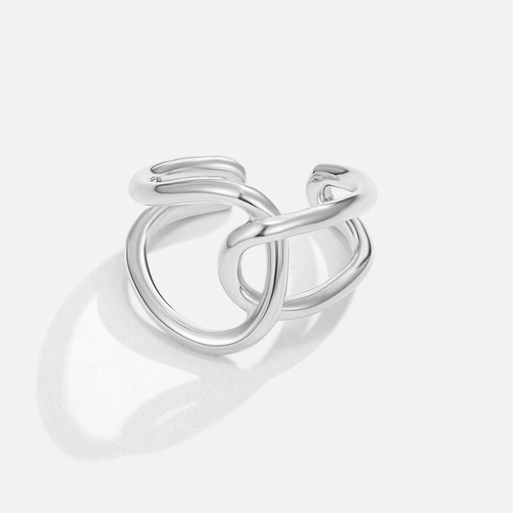 Astrid – Anillo de plata con diseño clásico y elegante