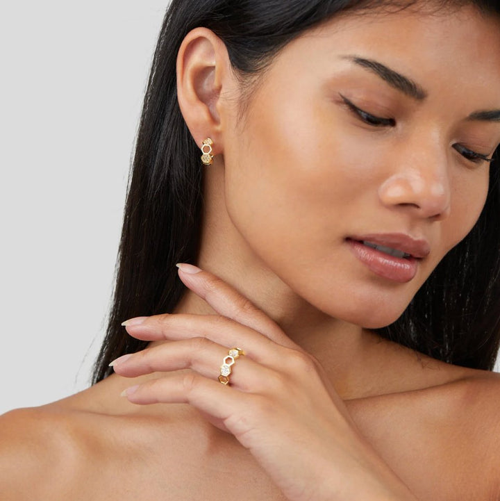 Biene – Anillo dorado con cristales de inspiración natural