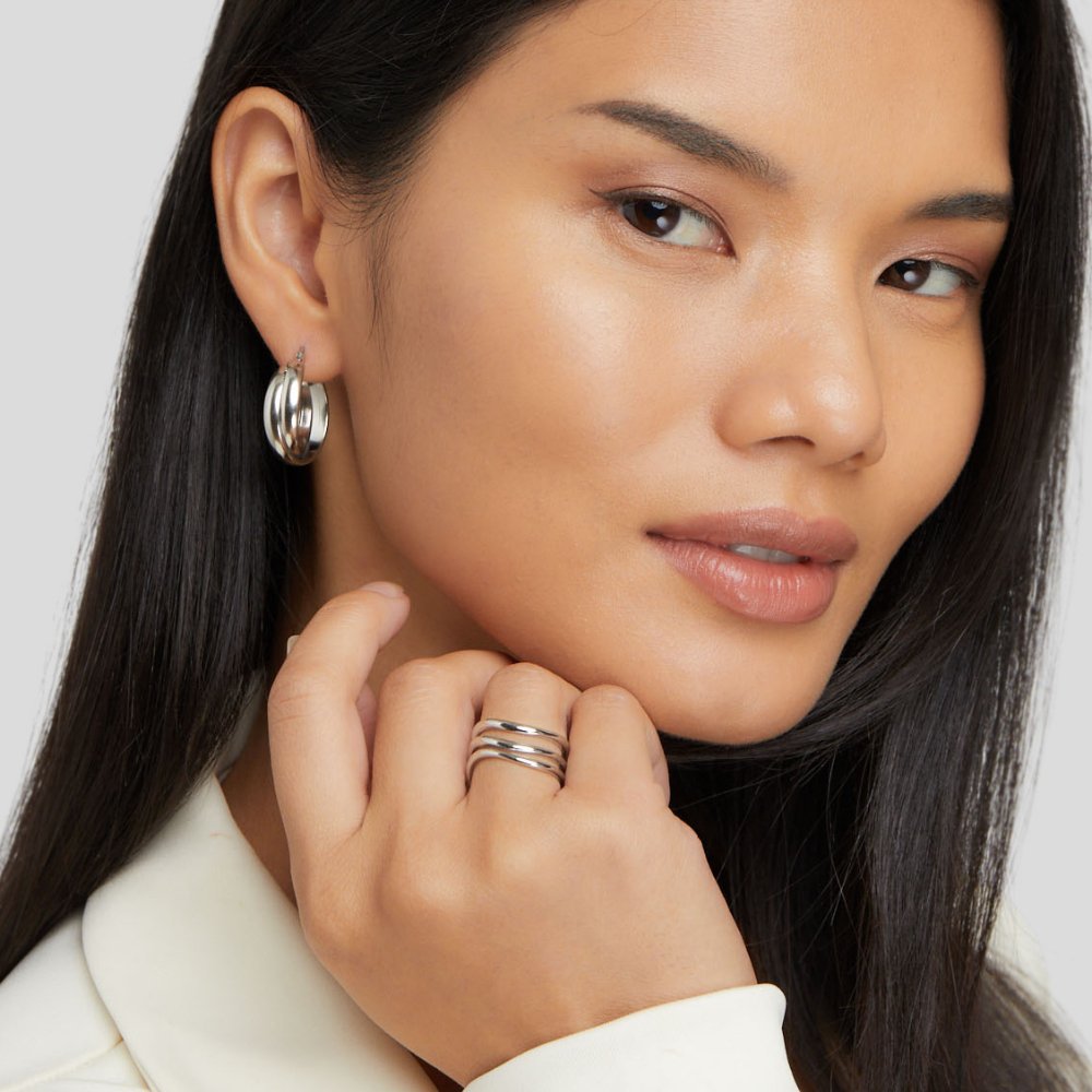 Kiya – Anillo de plata con diseño en capas