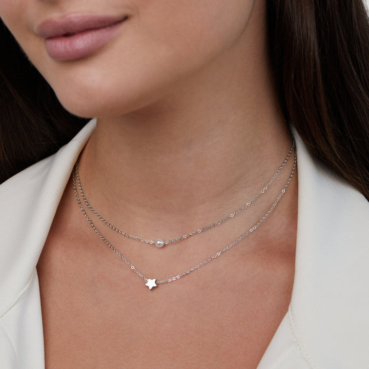 Collar en capas – Estrella de plata y perla elegante