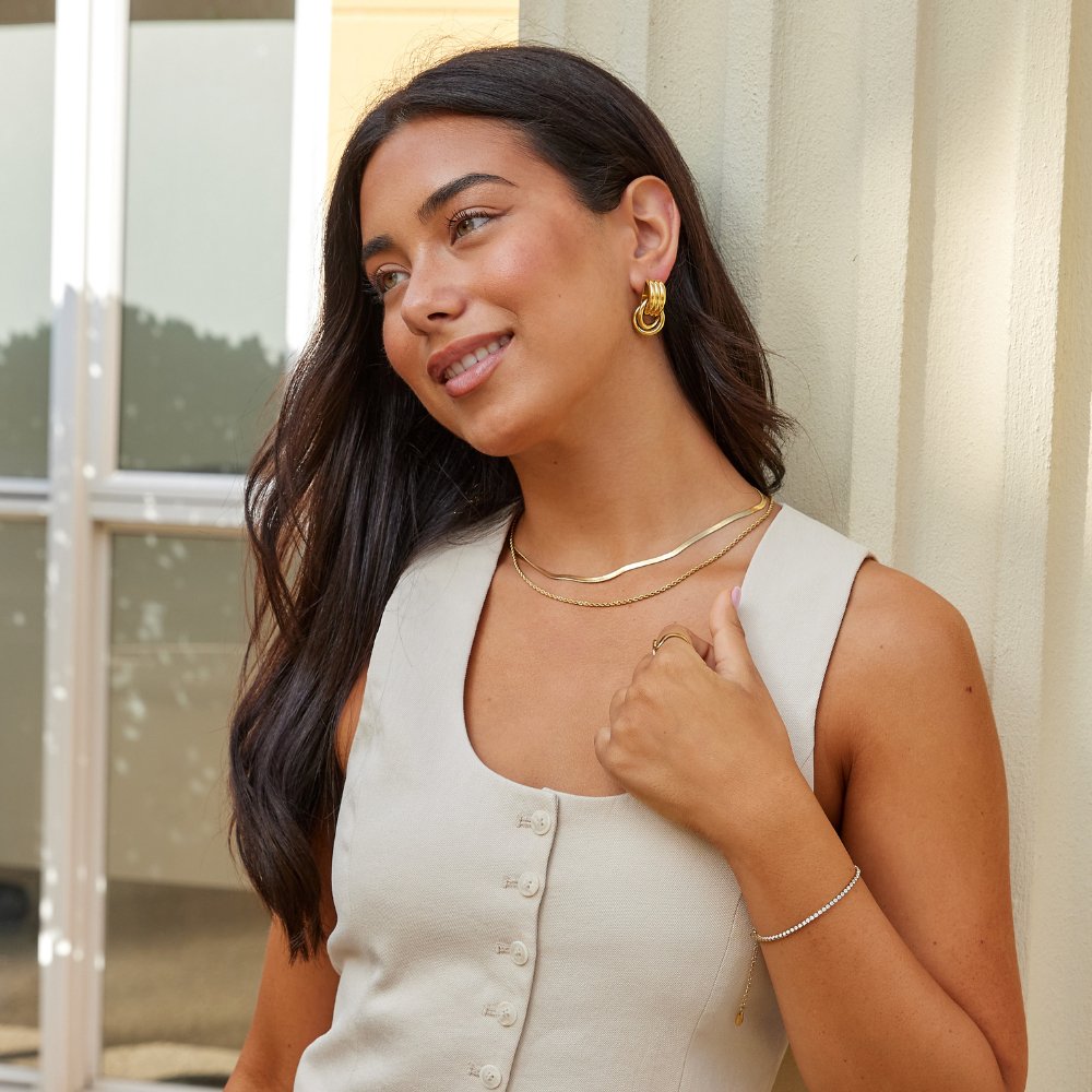 Lexi – Pendientes de aro dorados con diseño doble