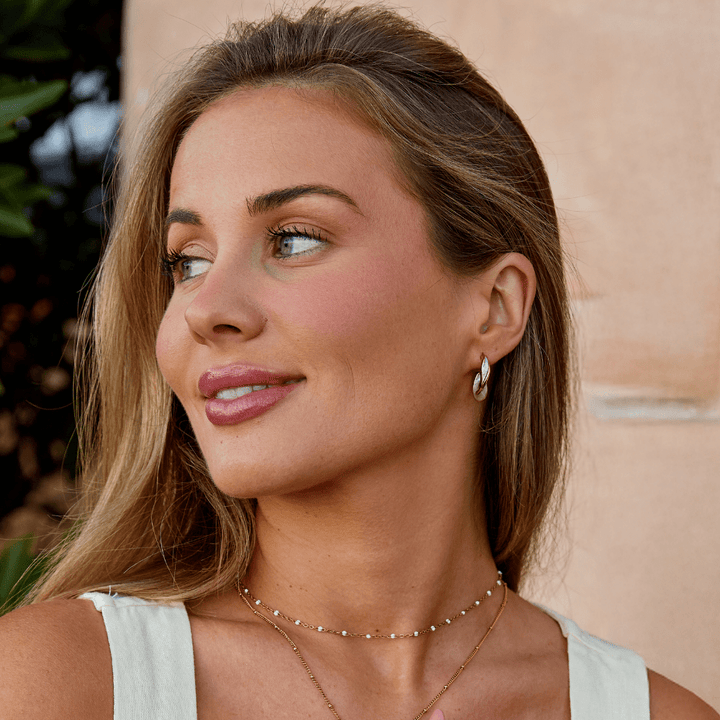 Marina – Pendientes de aro con nácar trenzado