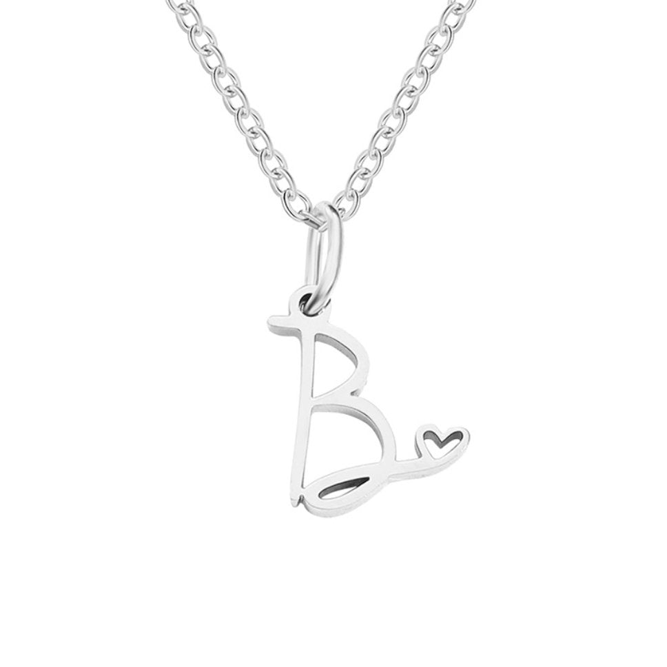 Collar con inicial y corazón en plata – Un detalle lleno de amor