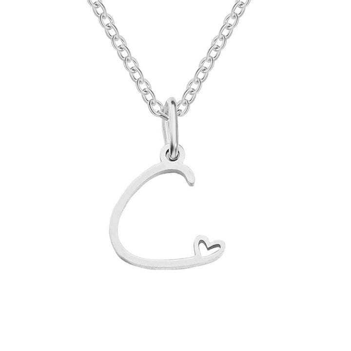 Collar con inicial y corazón en plata – Un detalle lleno de amor