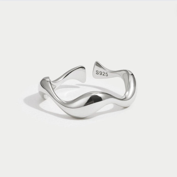 Waves – Anillo minimalista inspirado en el mar