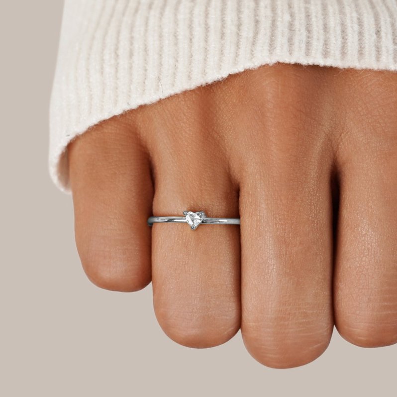 Pequeño Amor – Anillo de corazón con cristal brillante