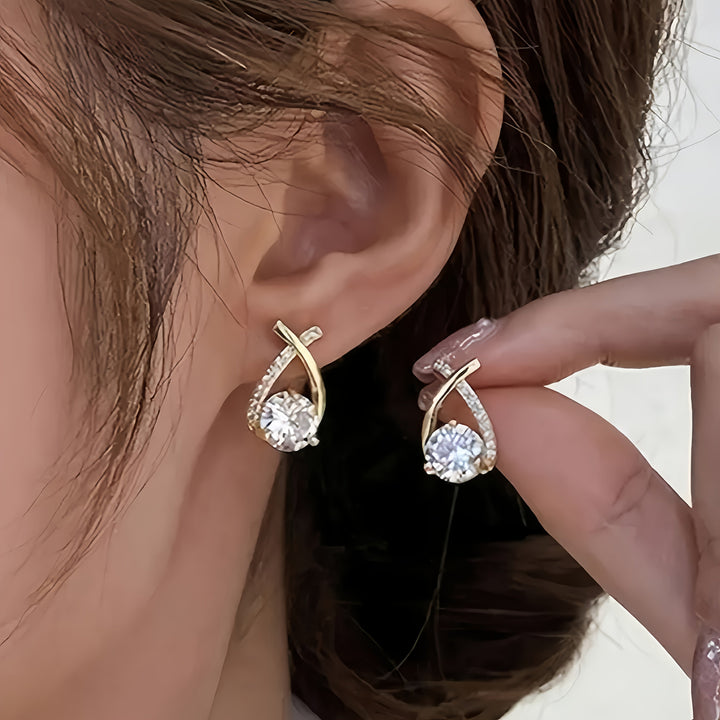 O&O – Pendientes Dorados con Cruz y Circonita