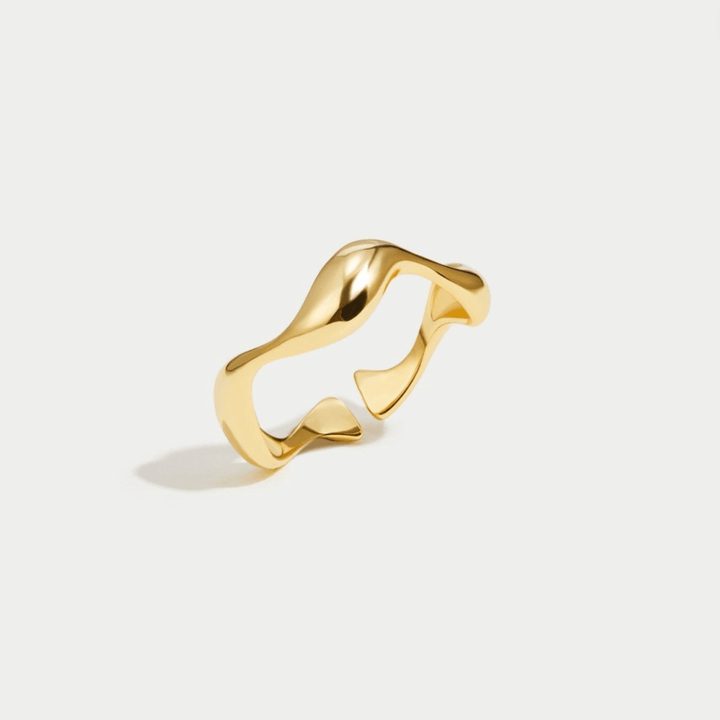 Ola – Anillo dorado de 18K