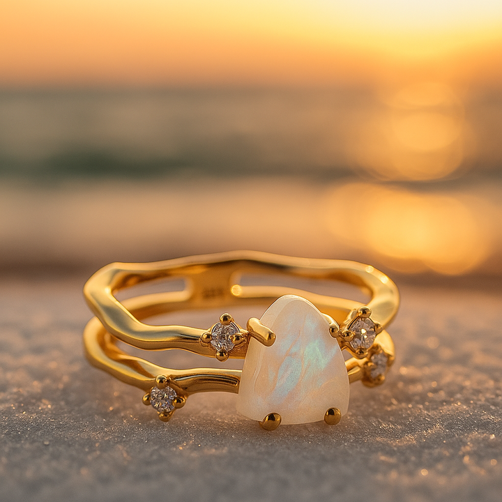 Alba de Mar | Anillo Dorado con Piedra de Luna y Plata de Ley 925