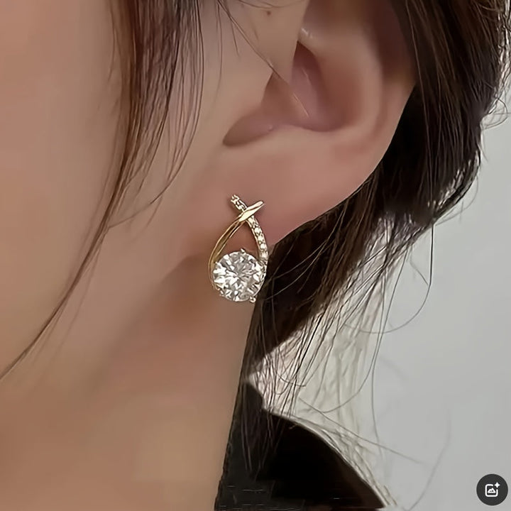 O&O – Pendientes Dorados con Cruz y Circonita