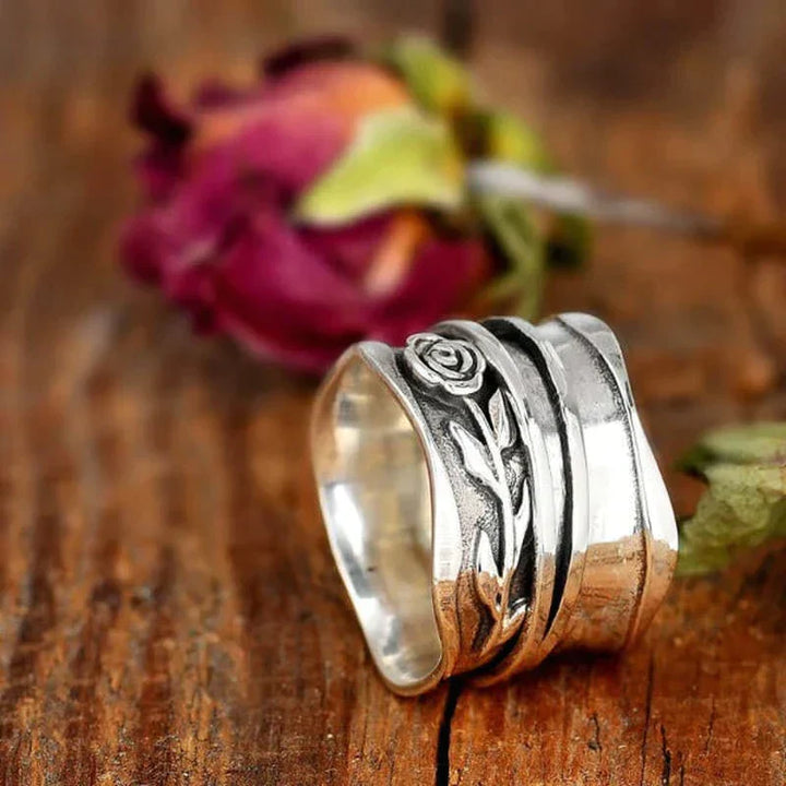 Anillo Flor de Plata – Elegancia clásica con toque natural
