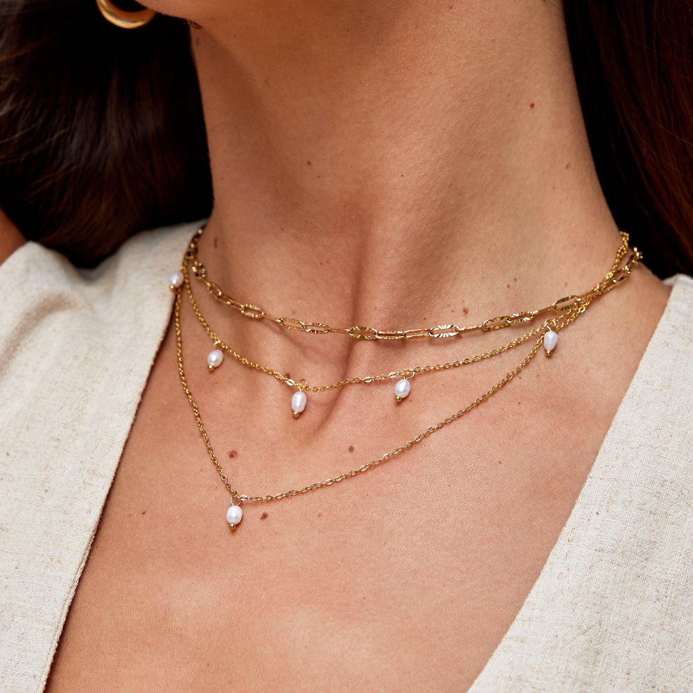 Collar en Capas con Perlas Colgantes