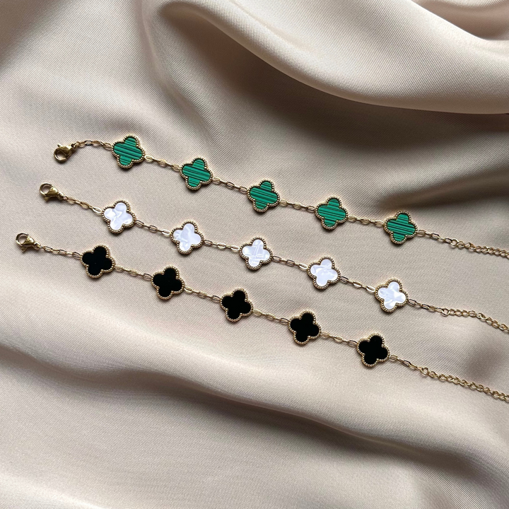 Jade – Pulsera dorada y blanca