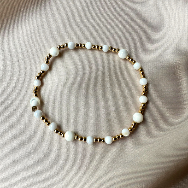 Patty – Pulsera dorada y blanca