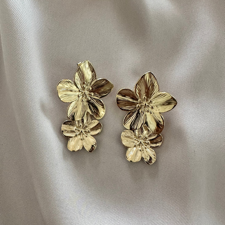 Rose – Pendientes dorados con dos flores