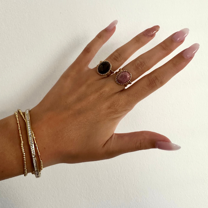 Vida – Anillo dorado con detalle marrón