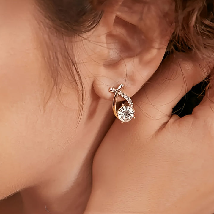 O&O – Pendientes Dorados con Cruz y Circonita