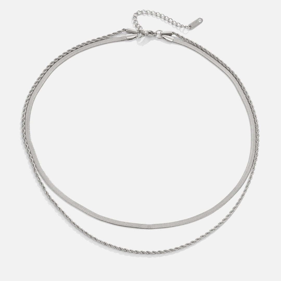 Alexandra – Collar en capas con acabado en plata