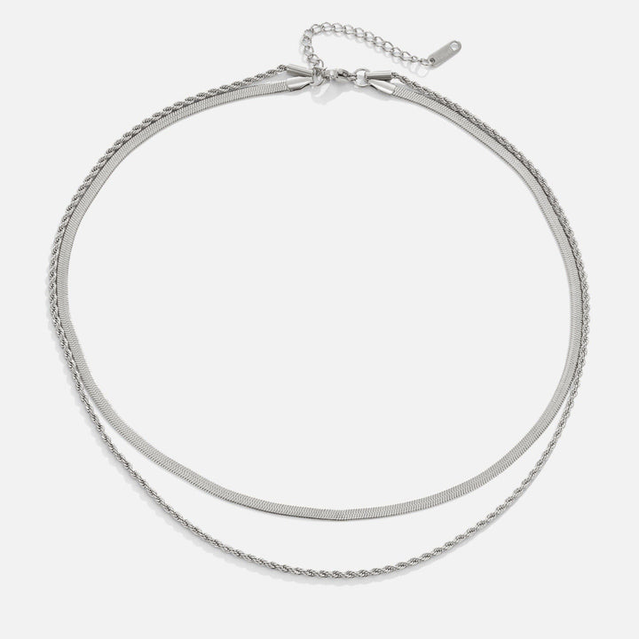 Alexandra – Collar en capas con acabado en plata