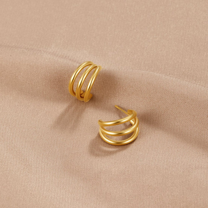 Ana – Pendientes triples dorados elegantes