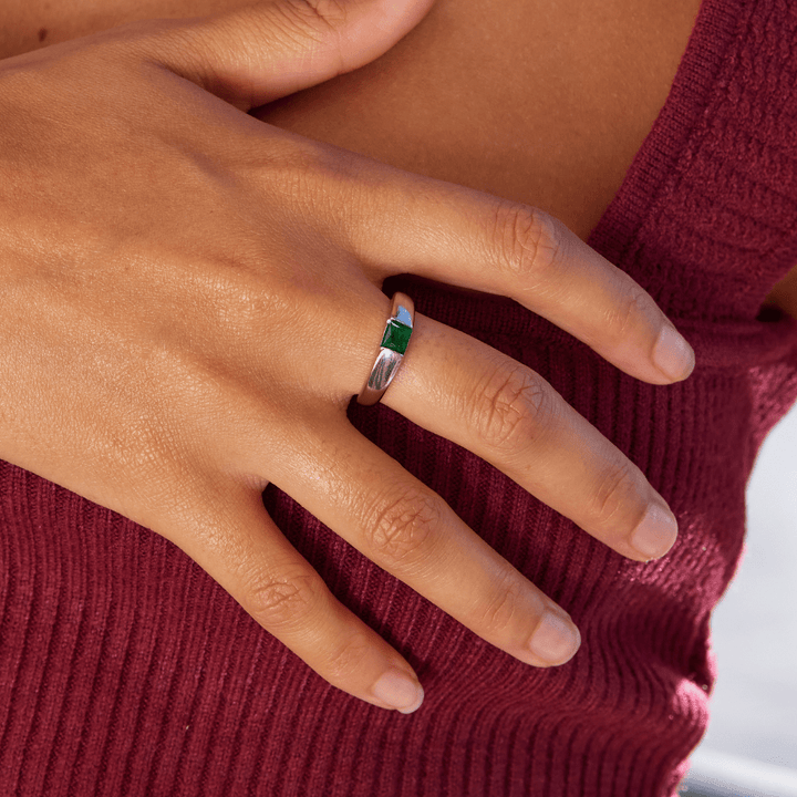 Ember – Anillo de Plata con Esmeralda