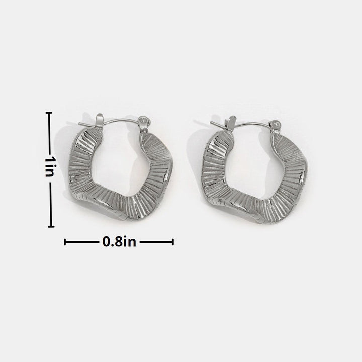 Pendientes de aro en plata – Diseño ondulado y moderno