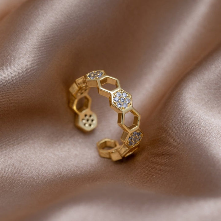 Biene – Anillo dorado con cristales de inspiración natural