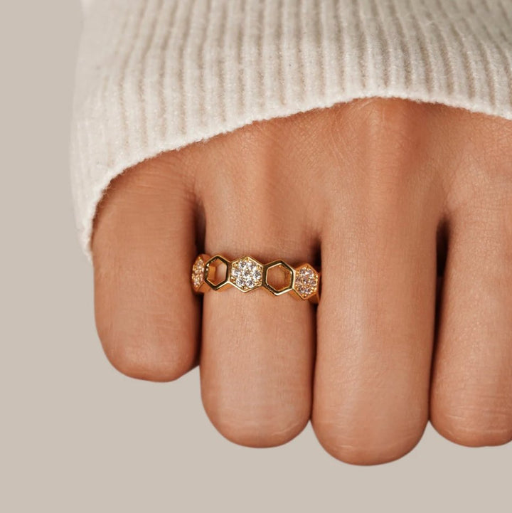 Biene – Anillo dorado con cristales de inspiración natural
