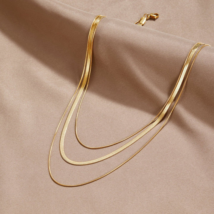 Collar de Oro con Múltiples Capas