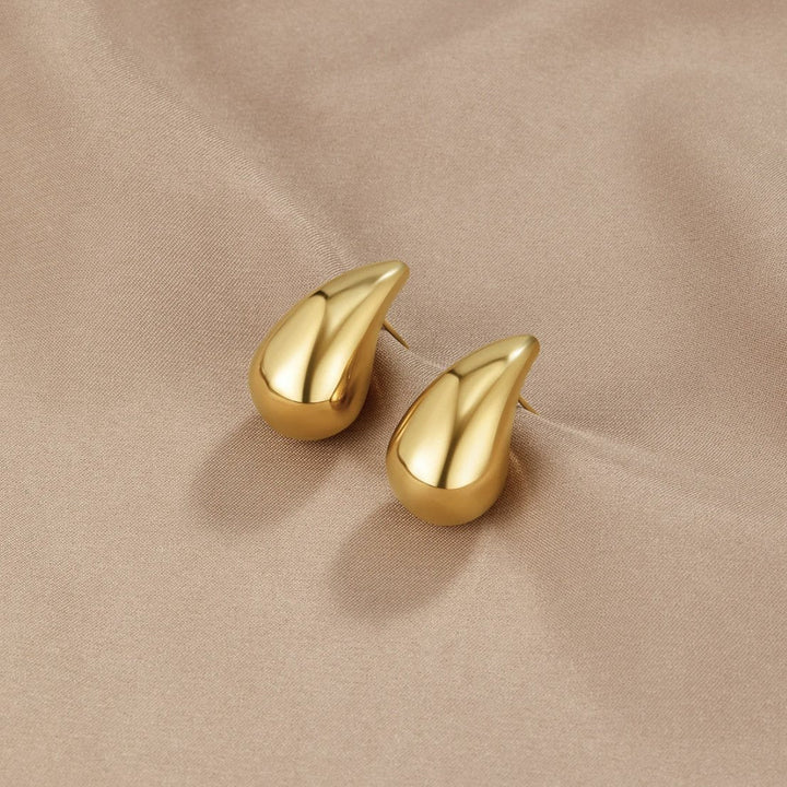 Ame – Pendientes dorados con diseño de gota