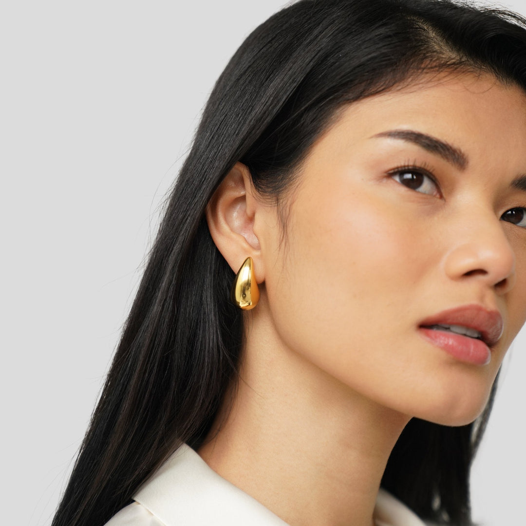 Ame – Pendientes dorados con diseño de gota