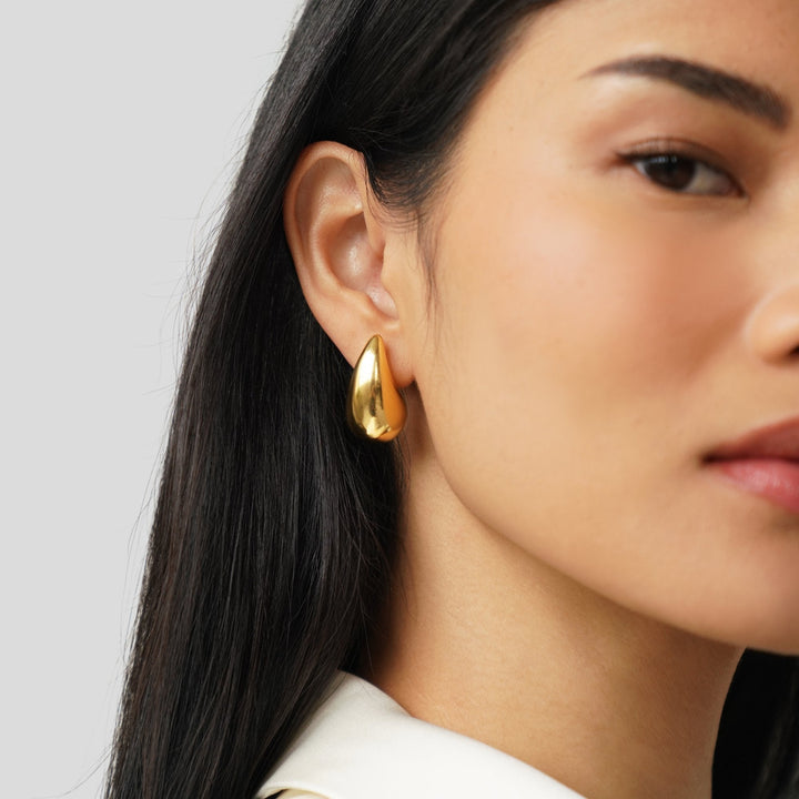 Ame – Pendientes dorados con diseño de gota