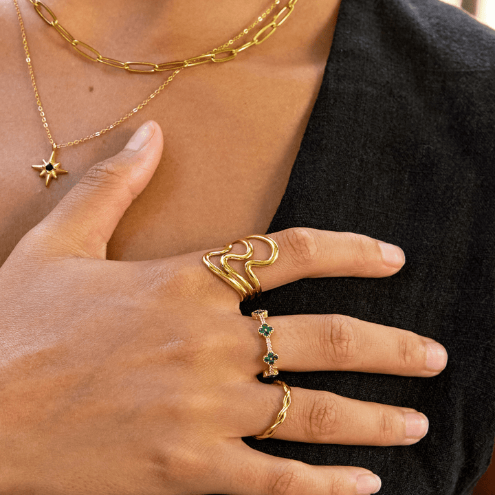 Golden Waves – Anillo dorado envolvente