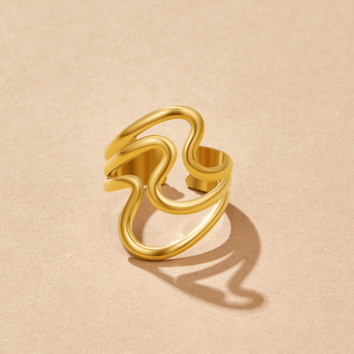 Golden Waves – Anillo dorado envolvente
