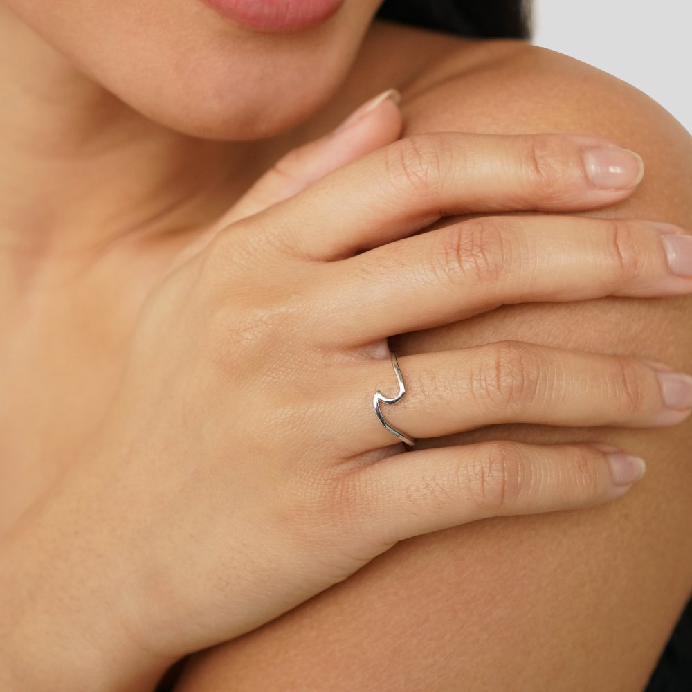 Imari – Anillo de plata con diseño de olas