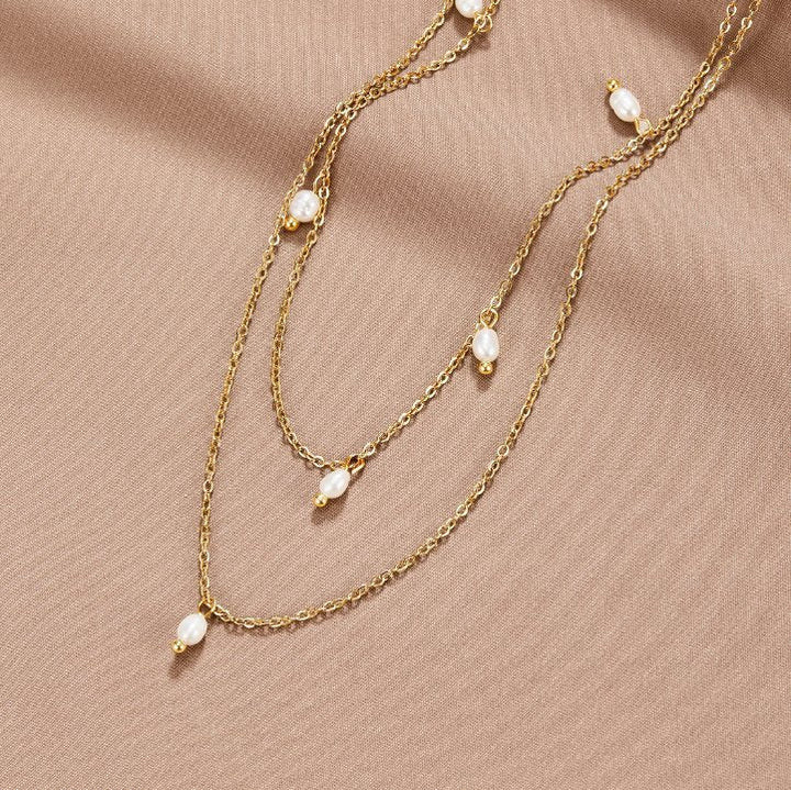 Collar en Capas con Perlas Colgantes