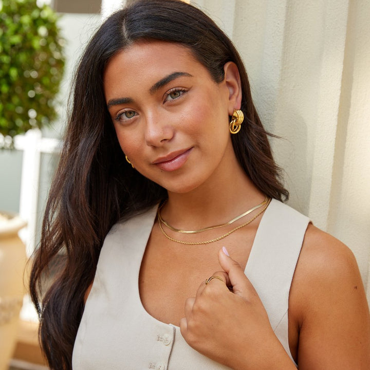 Lexi – Pendientes de aro dorados con diseño doble