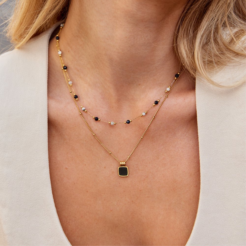 Collar con Piedra de Medianoche