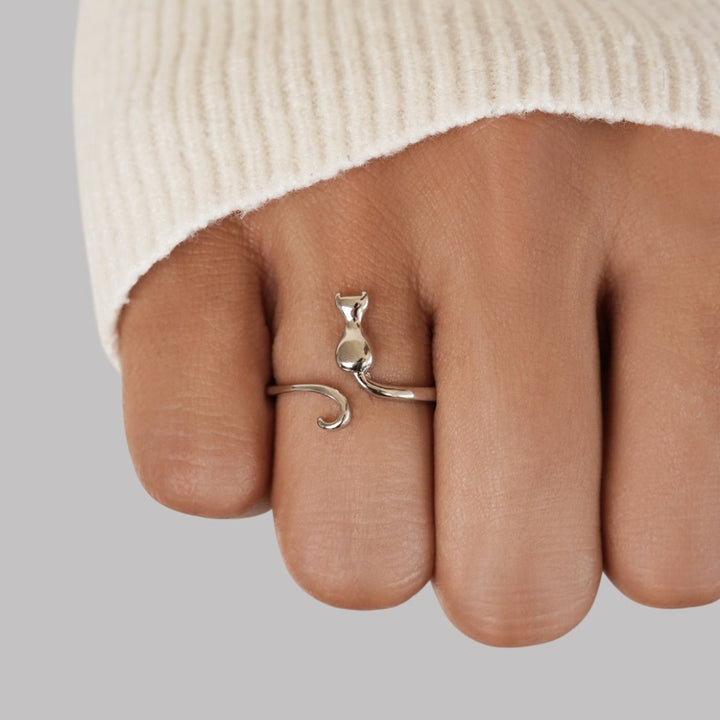 Gato de Medianoche – Anillo de plata con diseño felino mágico