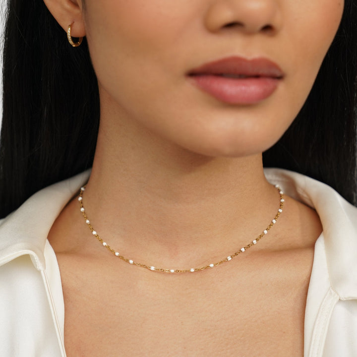 Collar de Cuentas Blancas Minimalista