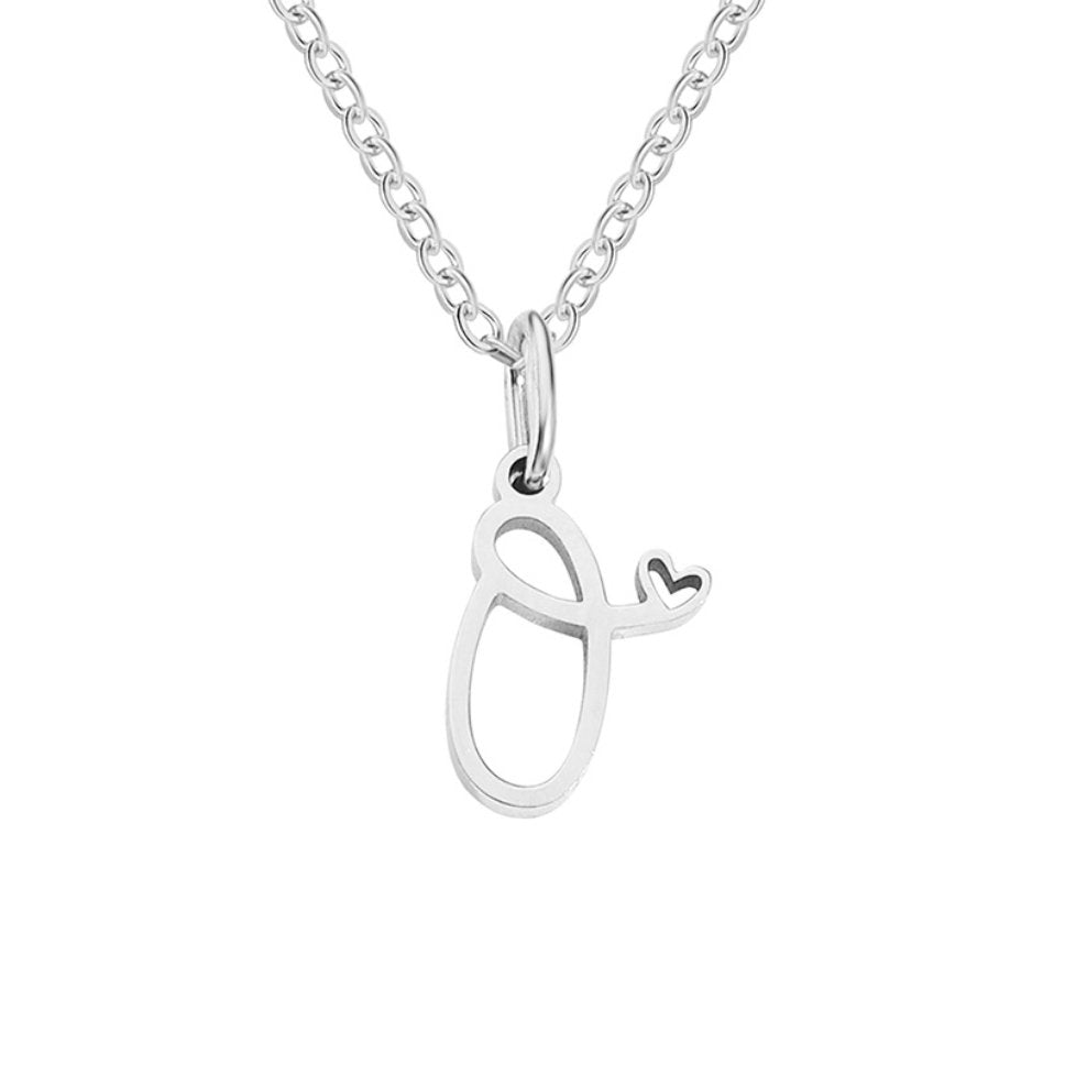 Collar con inicial y corazón en plata – Un detalle lleno de amor