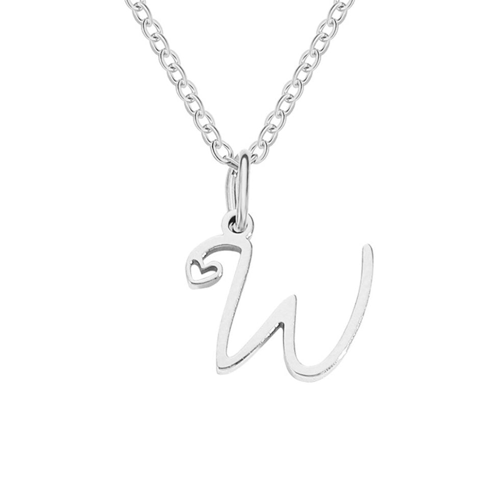 Collar con inicial y corazón en plata – Un detalle lleno de amor