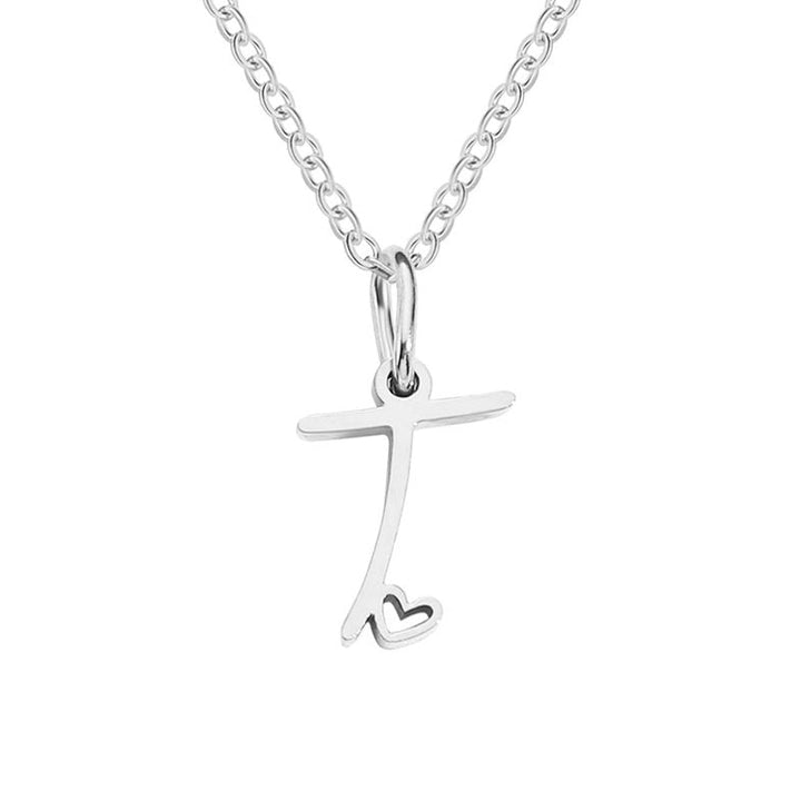 Collar con inicial y corazón en plata – Un detalle lleno de amor