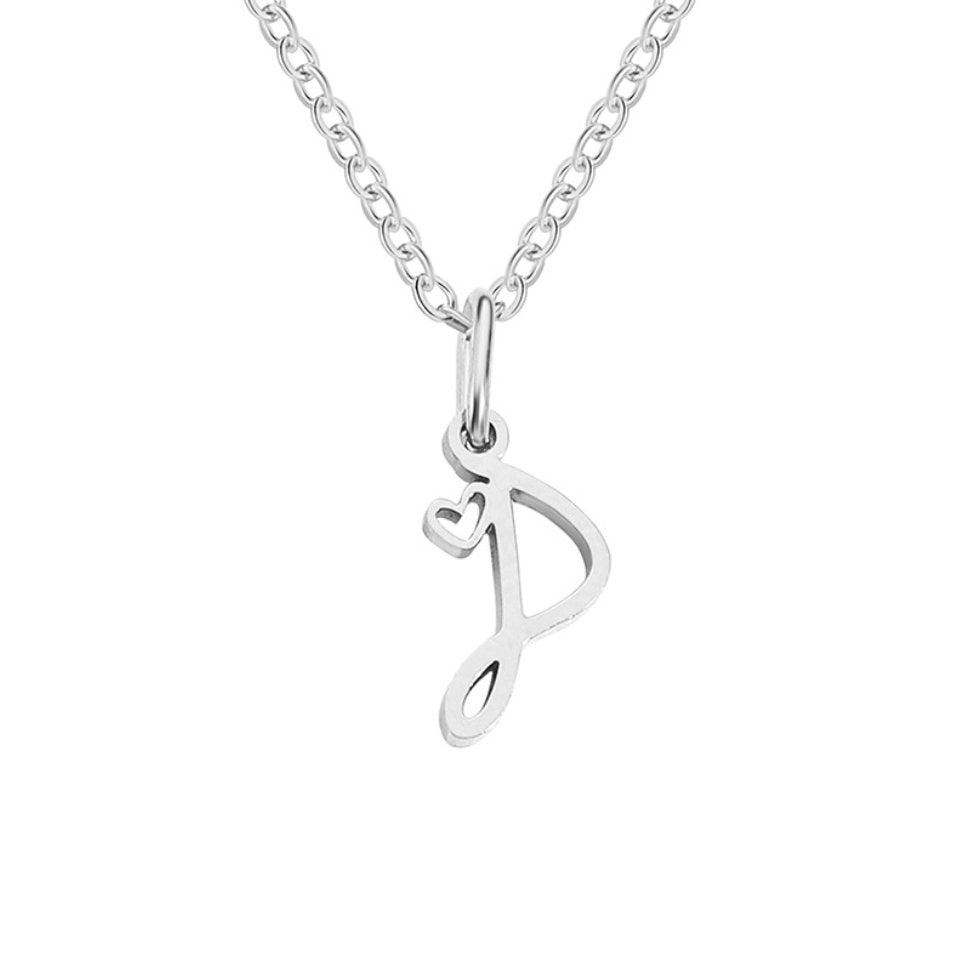 Collar con inicial y corazón en plata – Un detalle lleno de amor