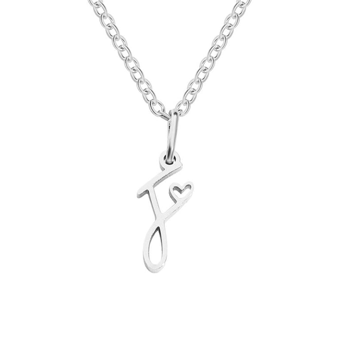 Collar con inicial y corazón en plata – Un detalle lleno de amor