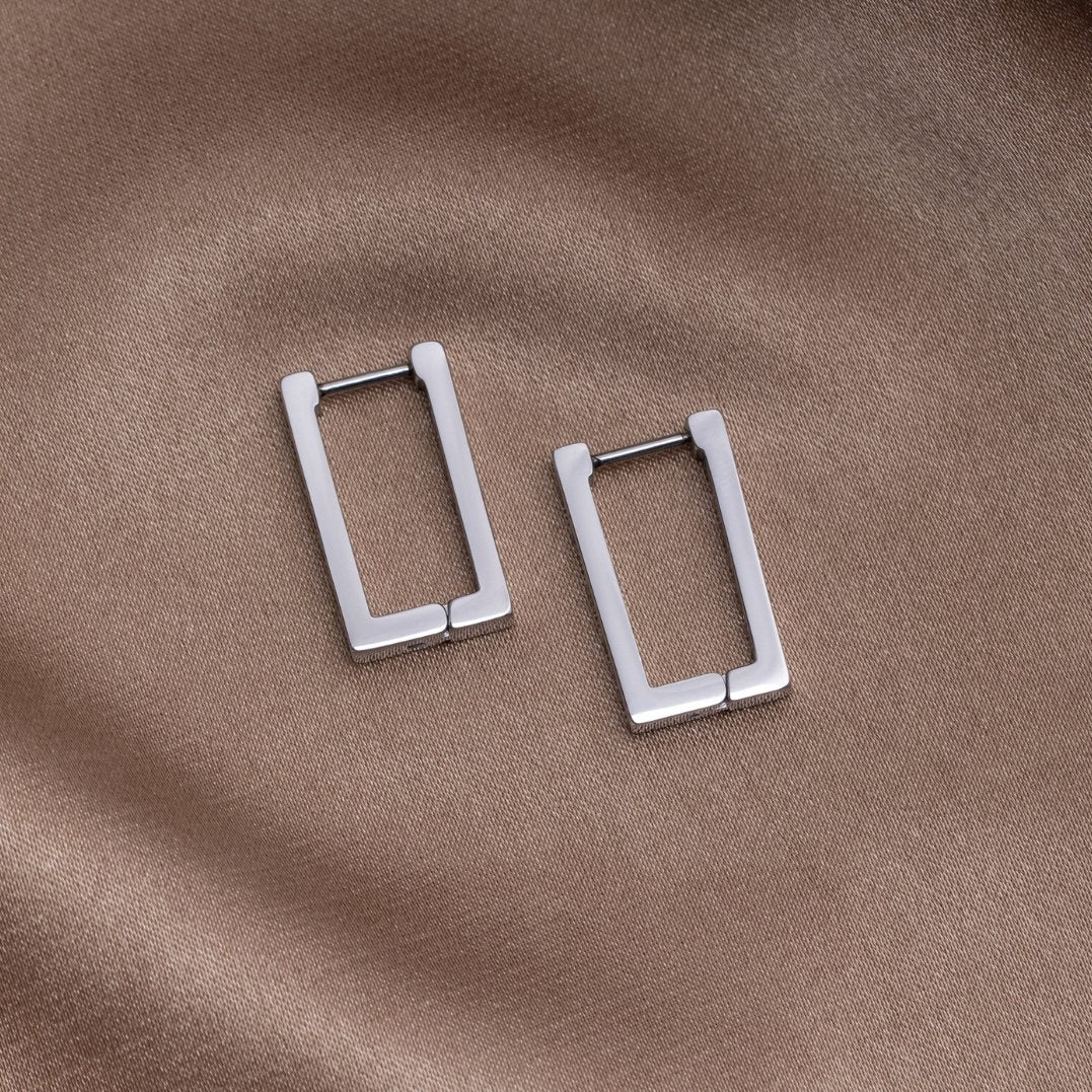 Pendientes de aro rectangulares en plata – Elegancia moderna
