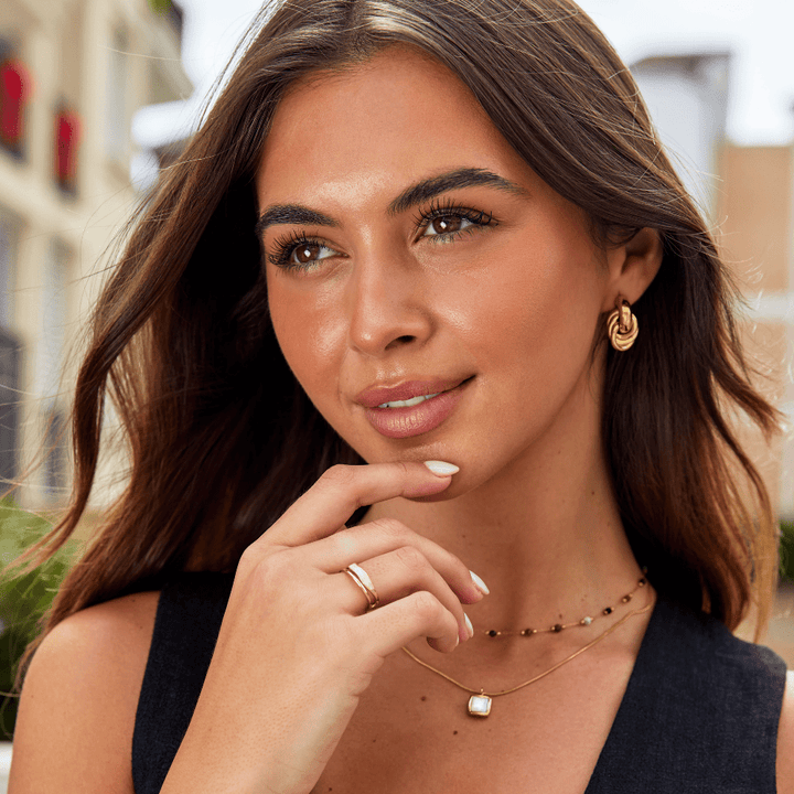 Sofia – Aros retorcidos en plata con estilo elegante